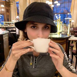 Meet your Posher, Chloe